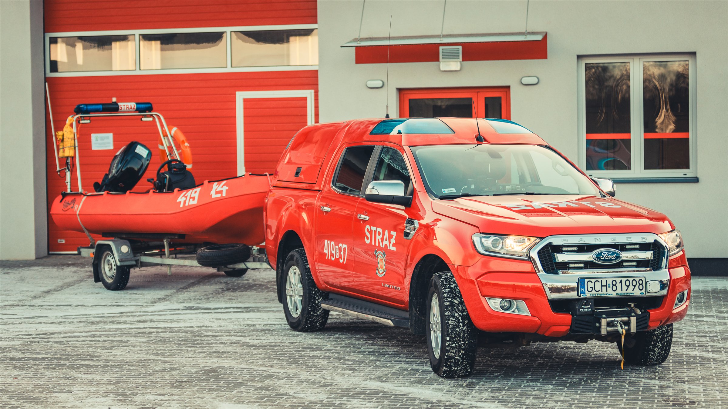 Ford Ranger OSP Swornegacie z łodzią ratunkową WHALY